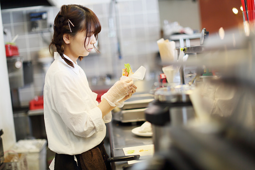 Çin’de Üniversite Okurken Part Time Çalışılabilir mi?